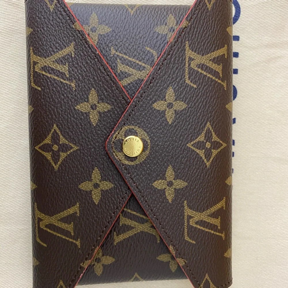 Authentic Louis Vuitton NEW medium kirigami - Picture 3 of 8